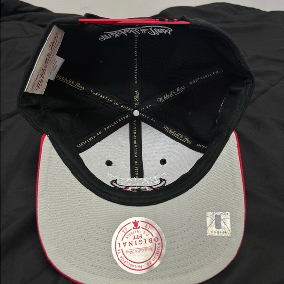 Mitchell & Ness Chicago Bulls Snapback Hat - Picture 4 of 4